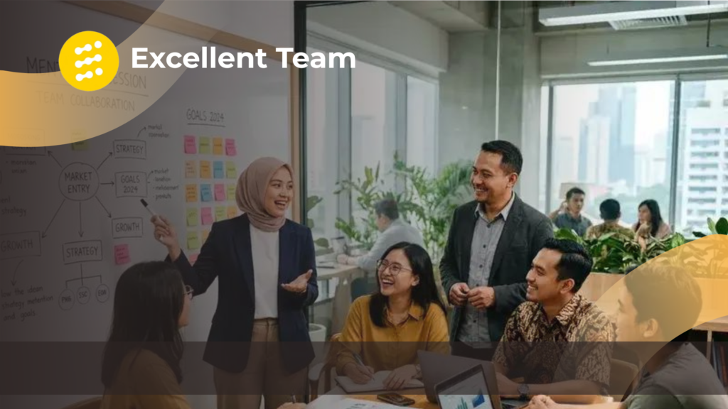 Seorang leader perempuan sedang mempresentasikan strategi kepada anggota tim di ruang kantor modern. Anggota tim terlihat antusias, tersenyum, dan berinteraksi dalam suasana kolaboratif, menggambarkan komunikasi positif dan upaya meningkatkan motivasi anggota tim.