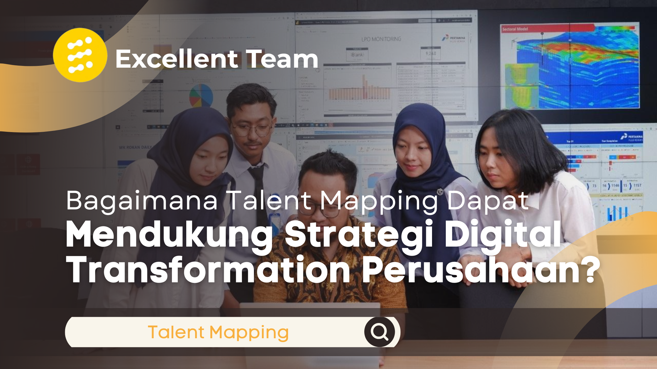 Tim perusahaan berdiskusi dan menganalisis data untuk mendukung strategi talent mapping dan transformasi digital perusahaan.