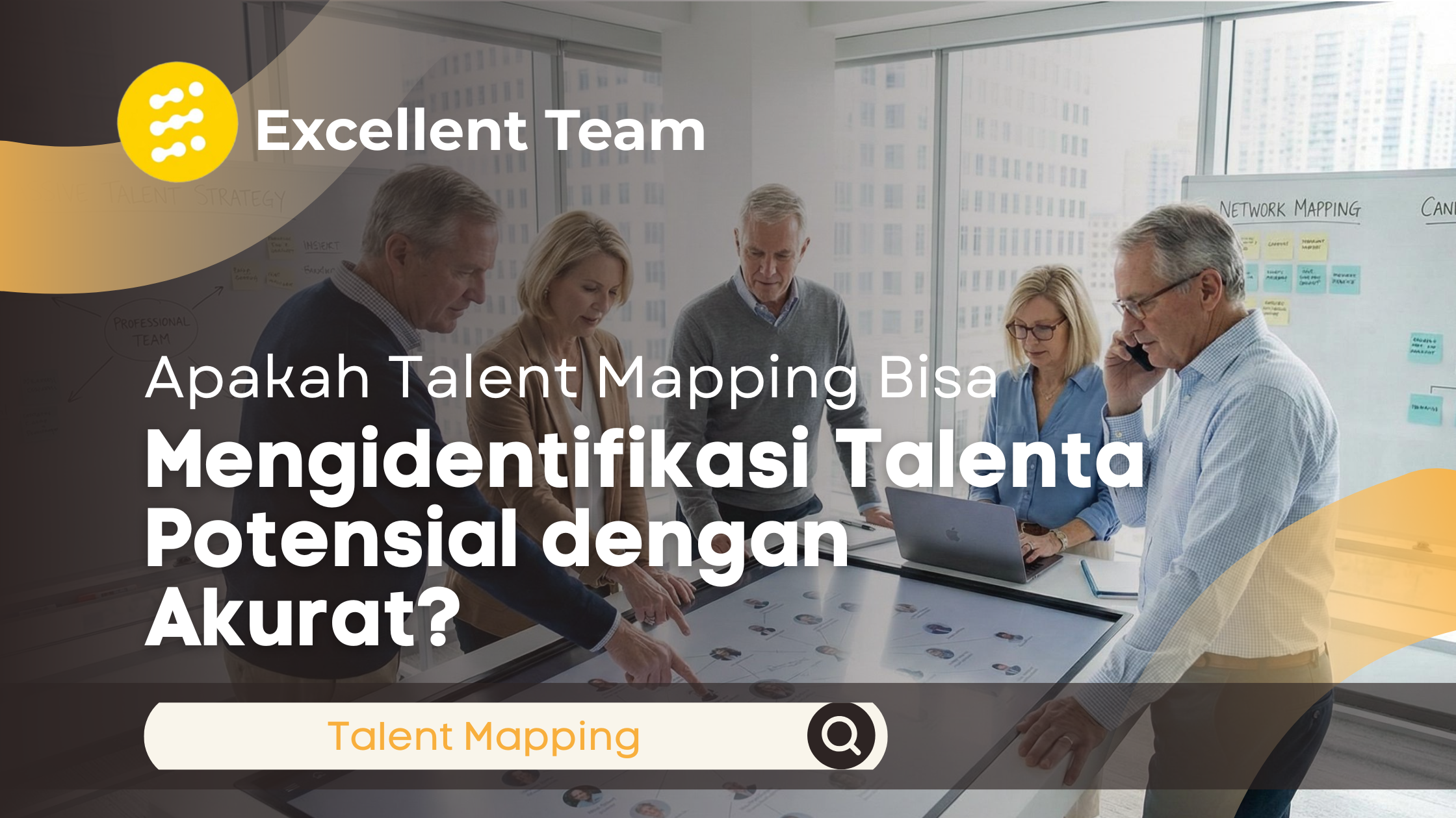 Tim perusahaan berdiskusi menganalisis talent mapping untuk mengidentifikasi talenta potensial dan menentukan pengembangan karyawan.