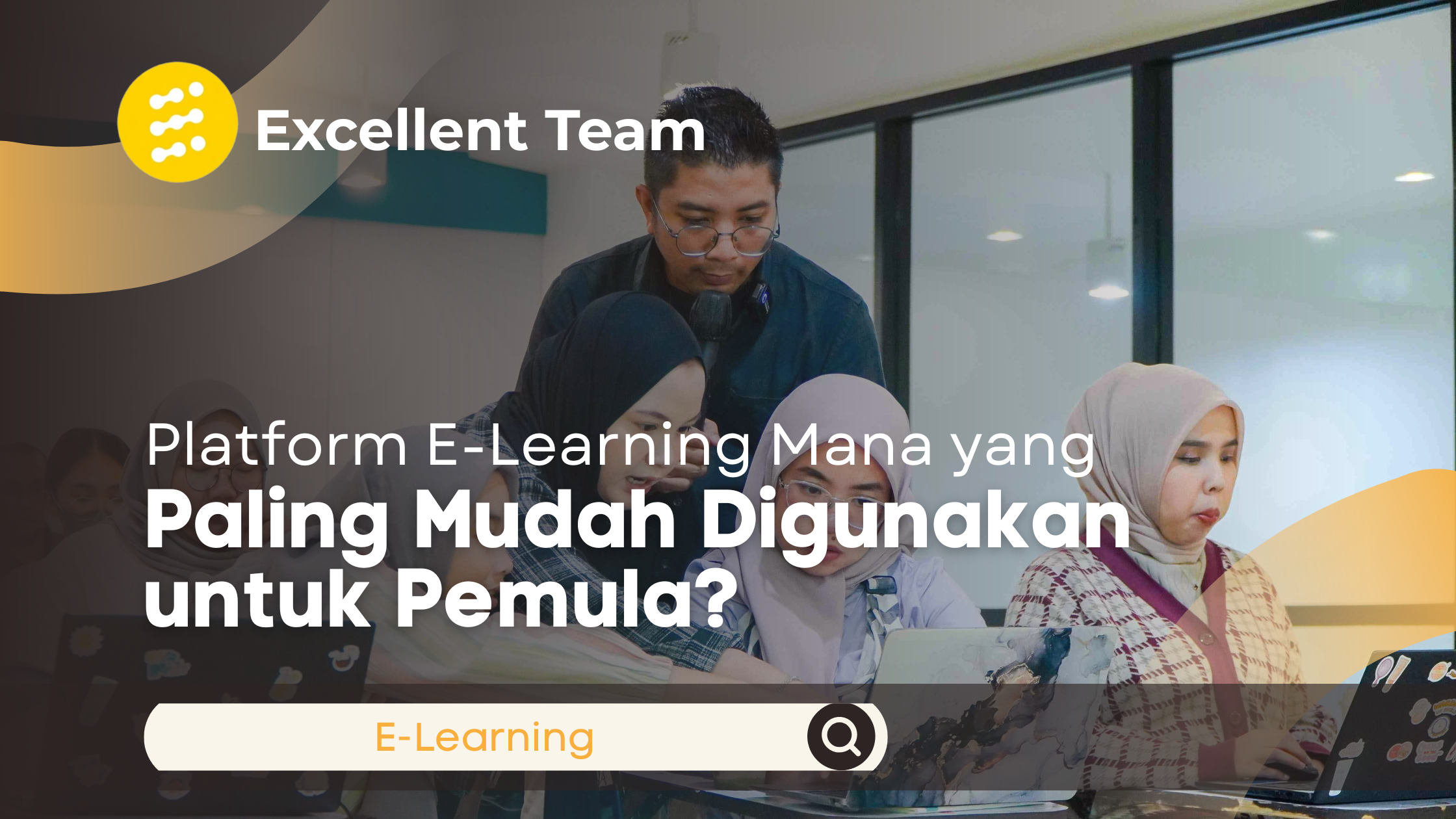 Orang Indonesia mengikuti pembelajaran e-learning menggunakan laptop dalam suasana kerja dan pelatihan bersama.