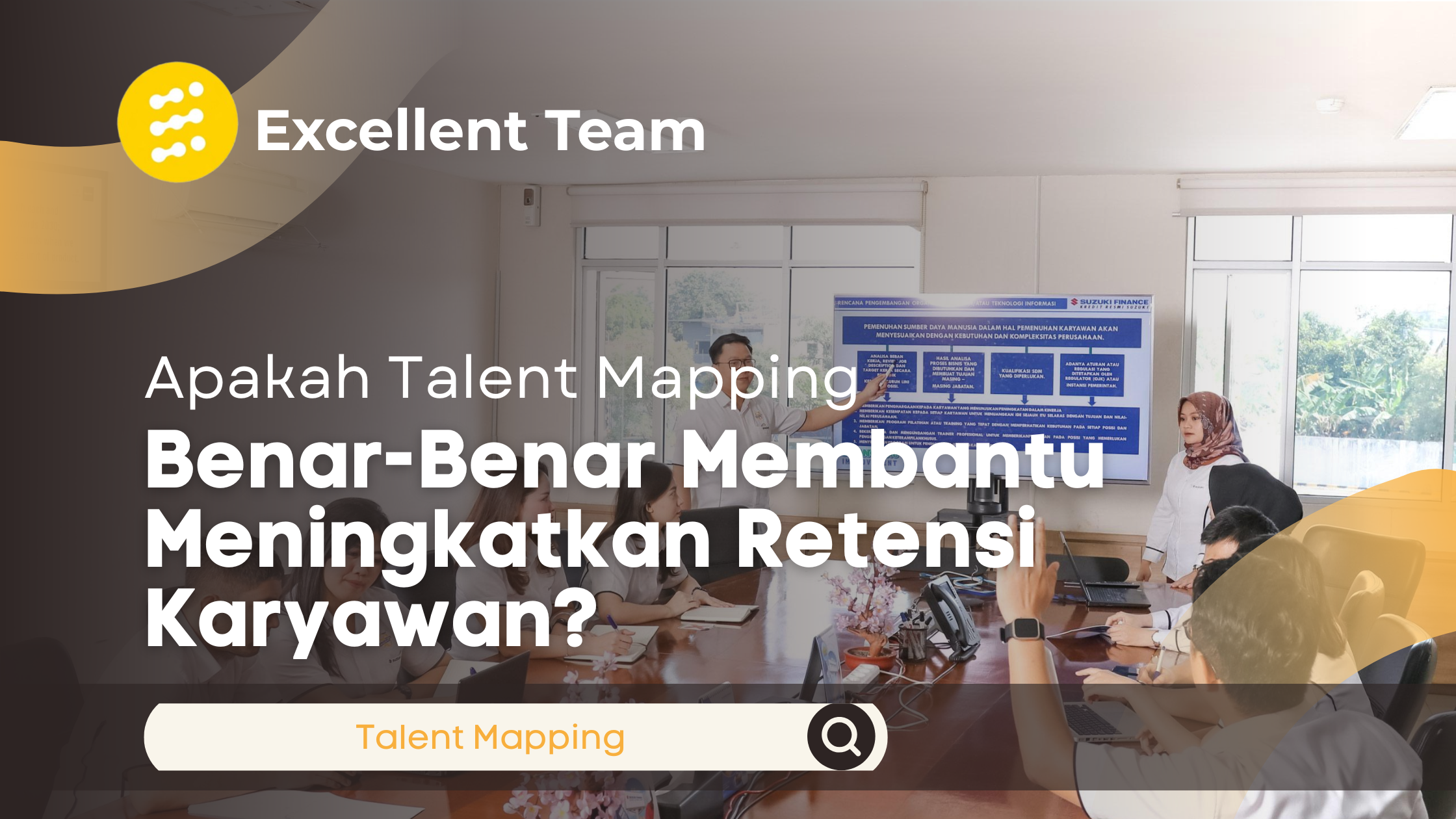 Tim manajemen perusahaan mengikuti presentasi talent mapping di ruang rapat untuk membahas strategi pengembangan SDM dan meningkatkan retensi karyawan.
